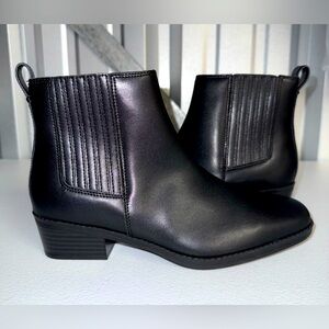 New Clarks Danyelle Skip Women's Leather Ankle Boots Size 8 M